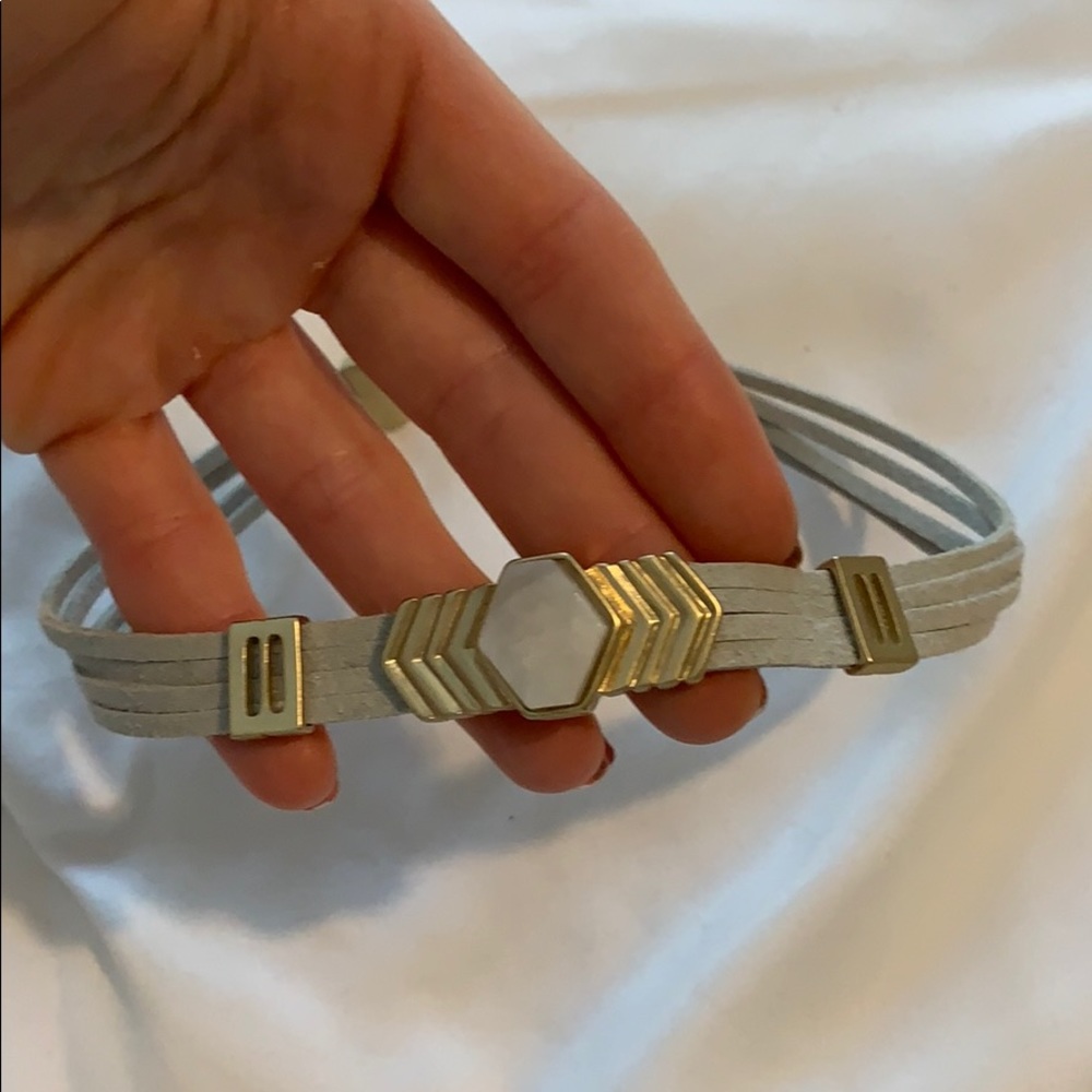Gray choker with stone